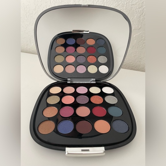 Marc Jacobs Beauty The Wild One Eye-conic Eyeshadow palette New in Box - Picture 2 of 9